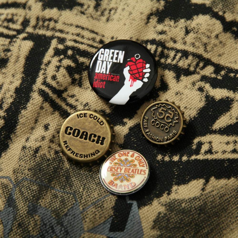 American Retro Graffiti And Badge Decoration Stitching Jacket For Men MuddyStock