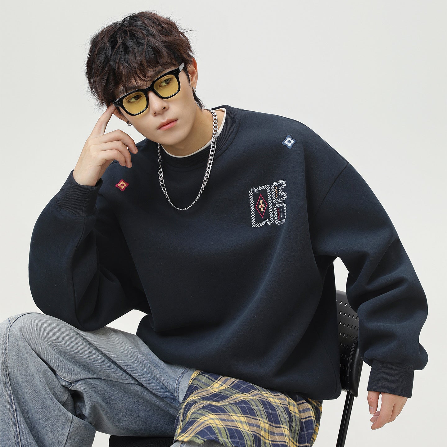 Embroidered loose silhouette round neck sweatshirt for men | MuddyStock Orioginals MuddyStock