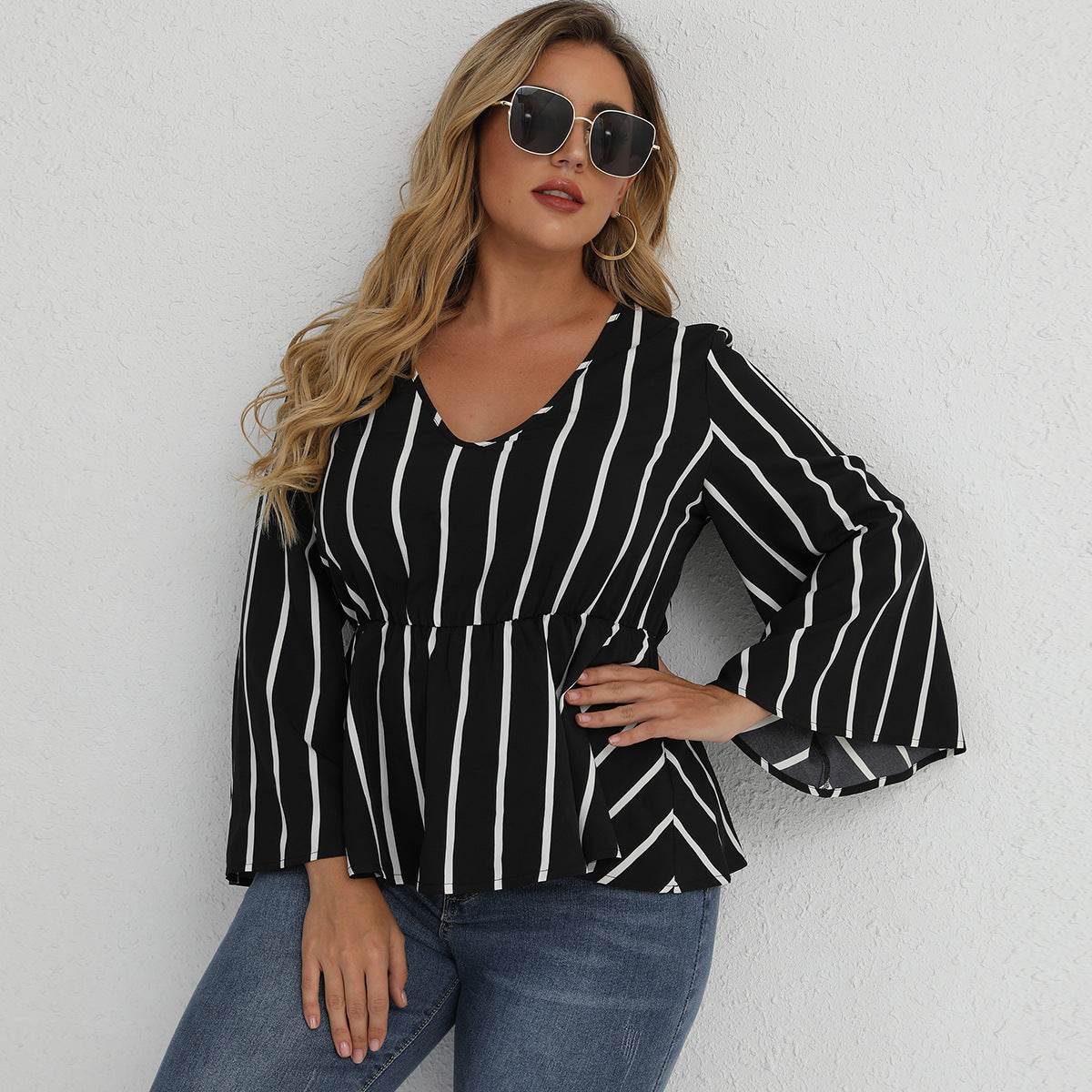 Long-sleeved V-neck Slim-fit Blouse Black MuddyStock