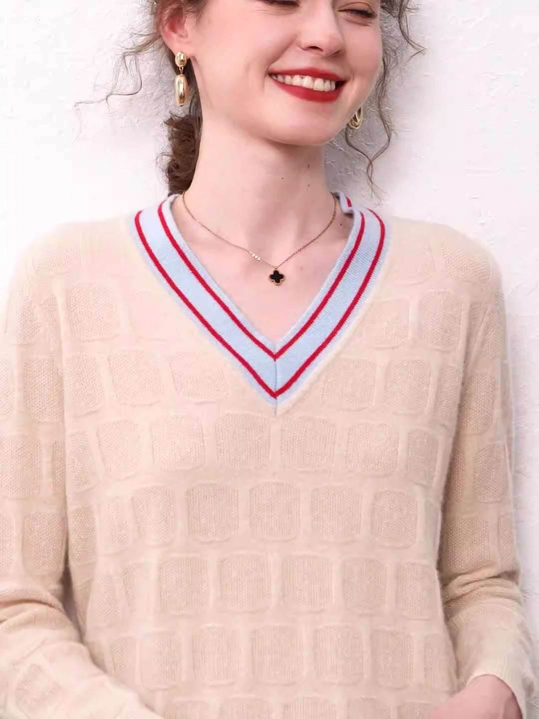 V-neck soft sweater knitted short pullover | MuddyStock Originals MuddyStock