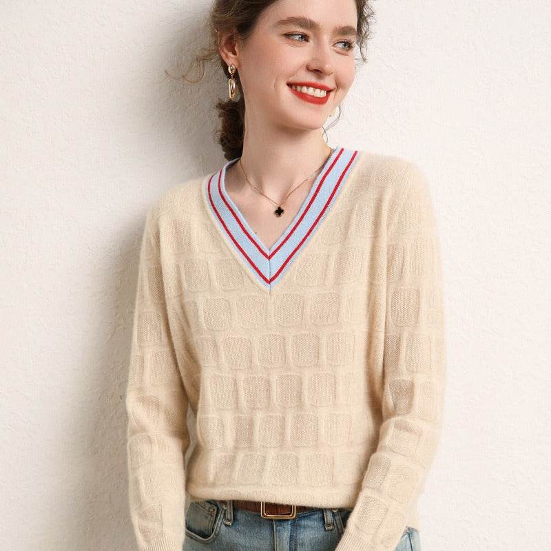 V-neck soft sweater knitted short pullover | MuddyStock Originals Off white MuddyStock