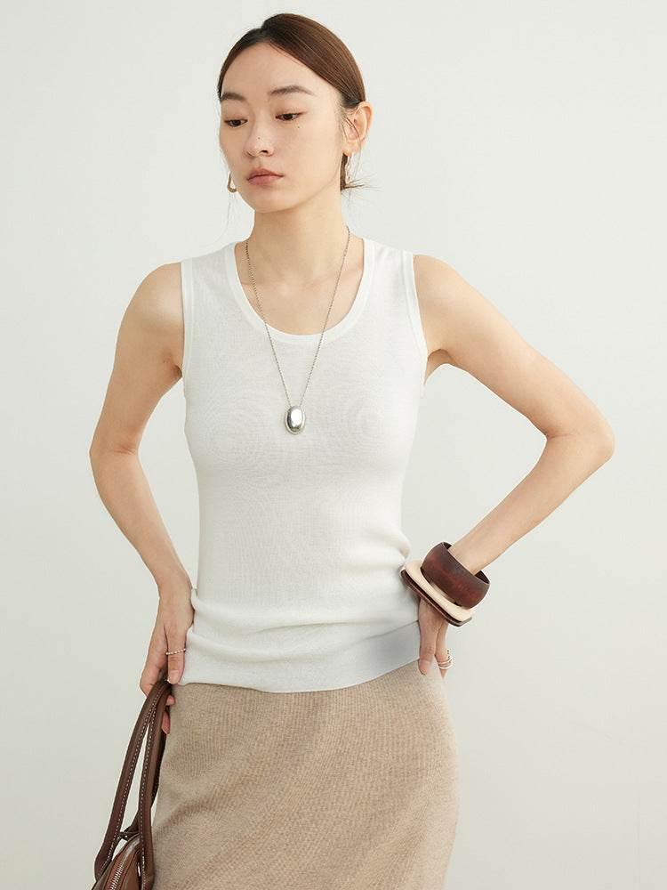 New Seamless Inner Low Collar Sleeveless Knitwear White