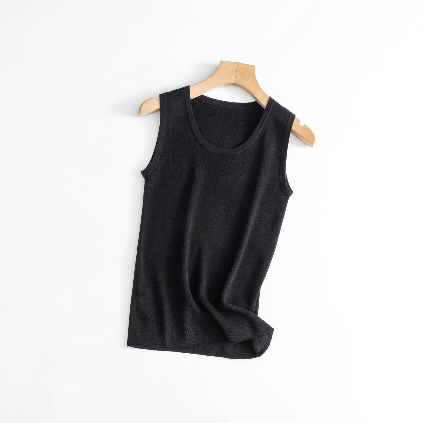New Seamless Inner Low Collar Sleeveless Knitwear Black MuddyStock