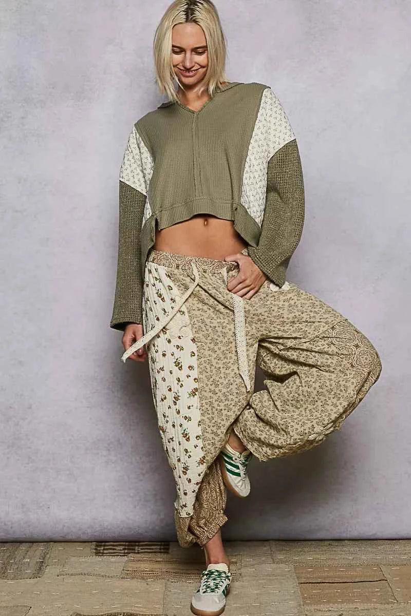 Floral Pattern Quilted Knit Cropped Top with Raw Edge Detail For Women