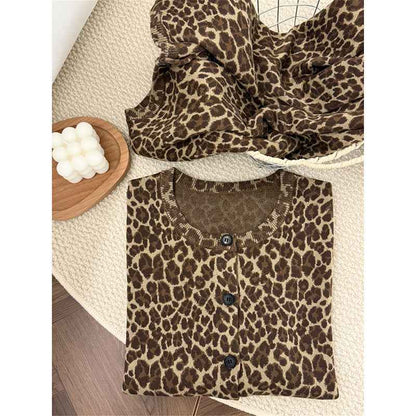 Leopard print round neck slim fit sweater top