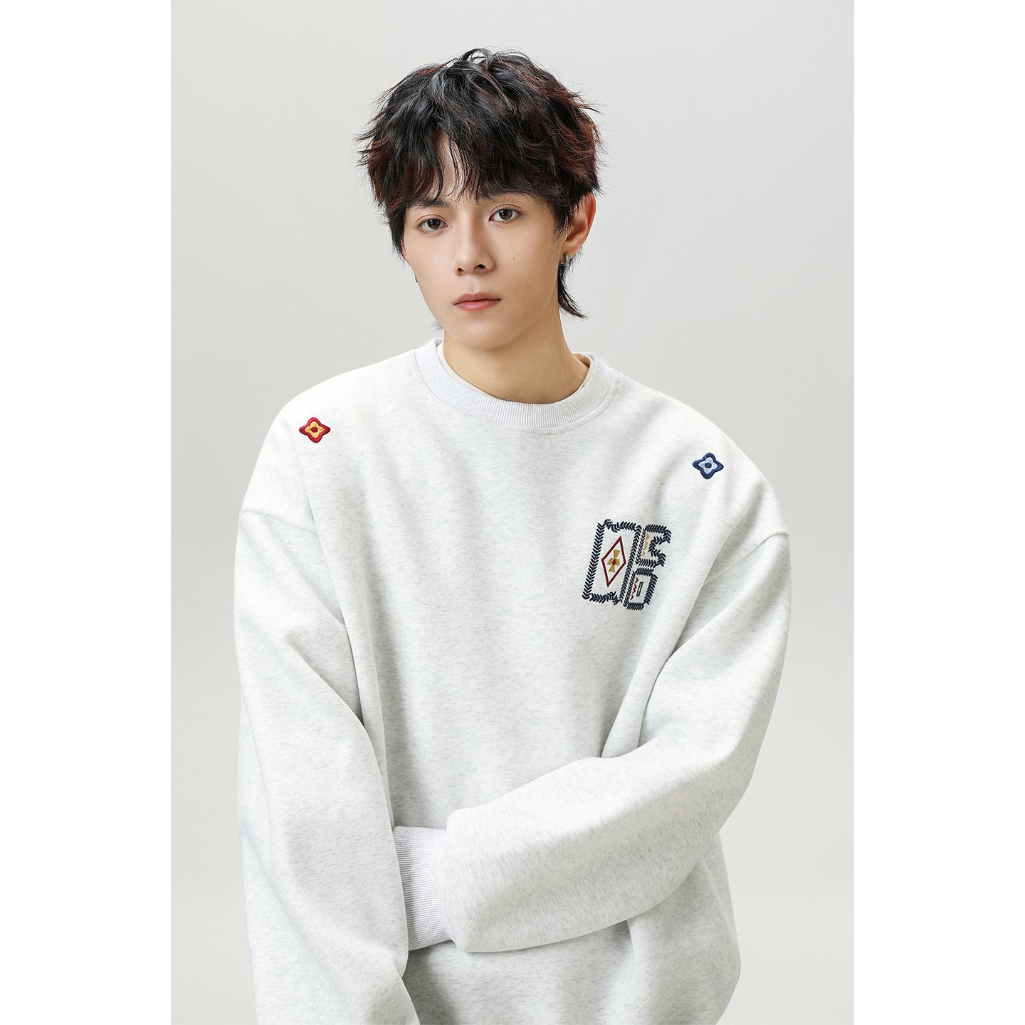 Embroidered loose silhouette round neck sweatshirt for men | MuddyStock Orioginals MuddyStock
