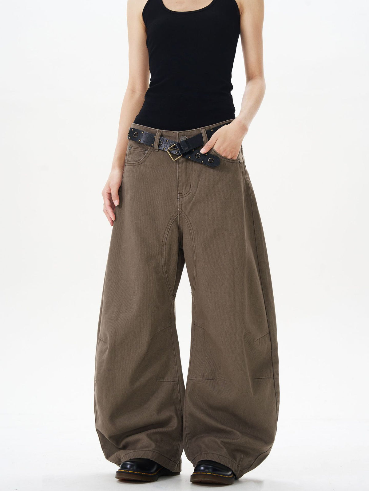 Versatile curved knife slimming jeans Brown