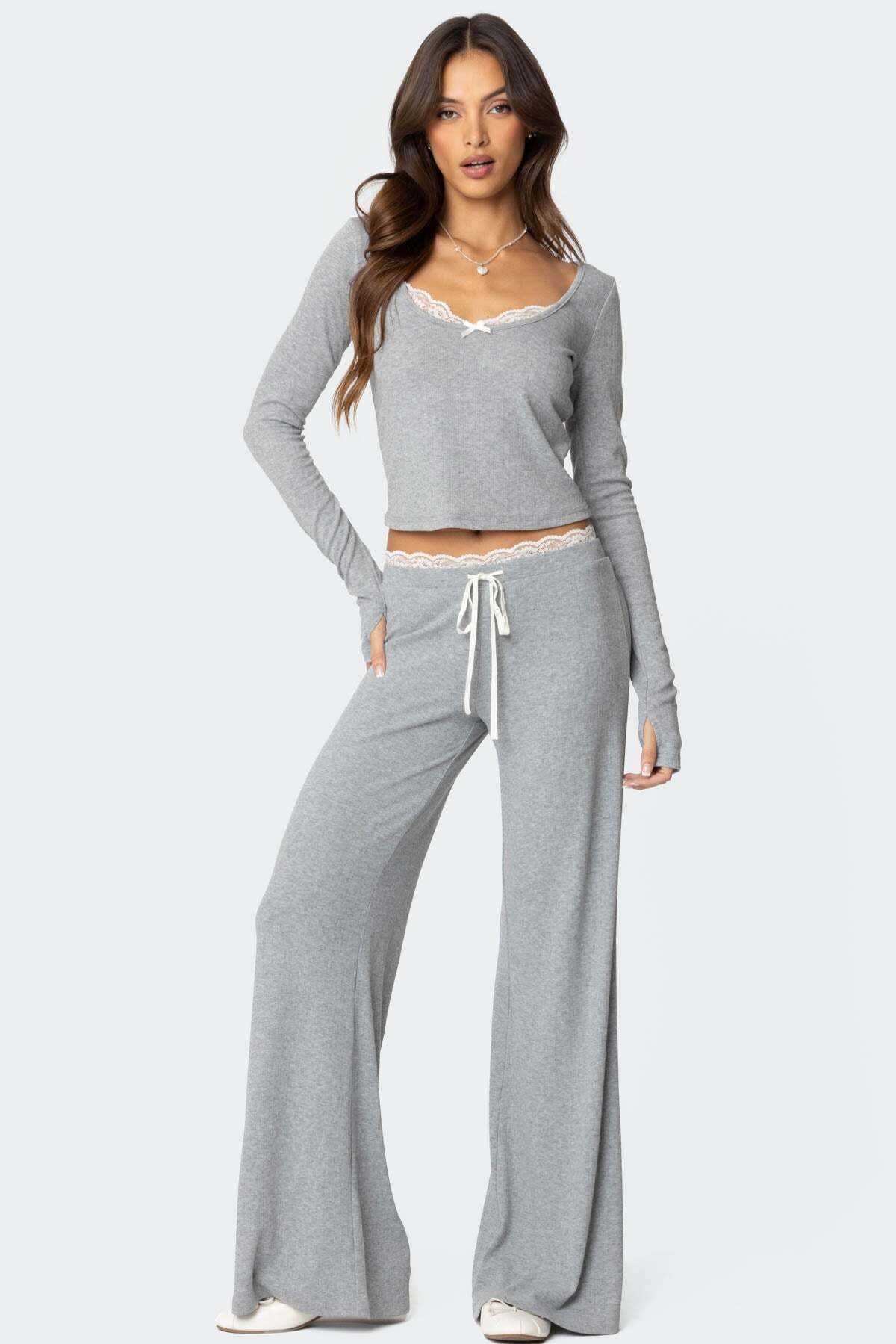 V-neck lace lace long sleeved T-shirt for women+low waisted drawstring tied casual pants two-piece set | MuddyStock Originals