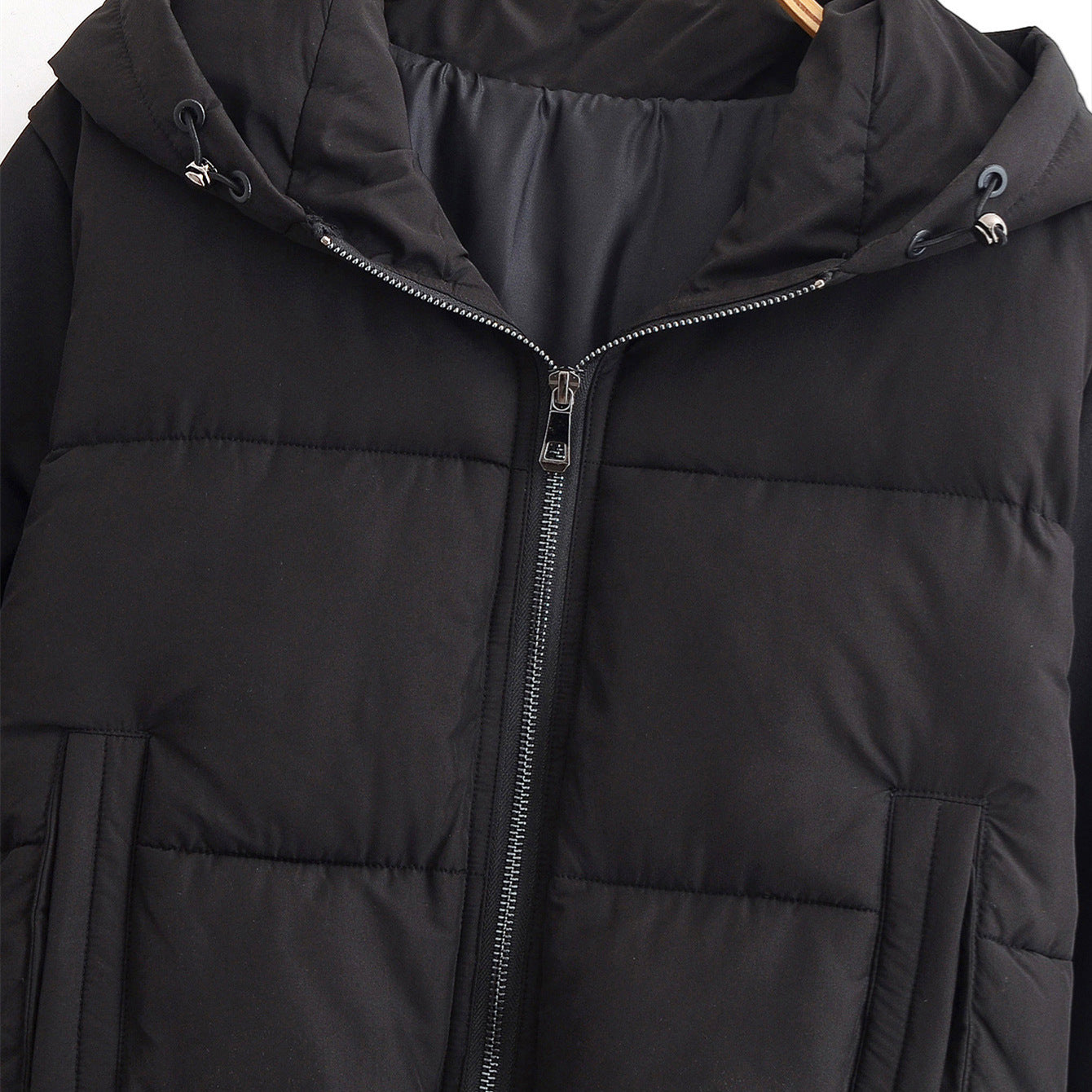 Simple and lightweight hooded patchwork jacket