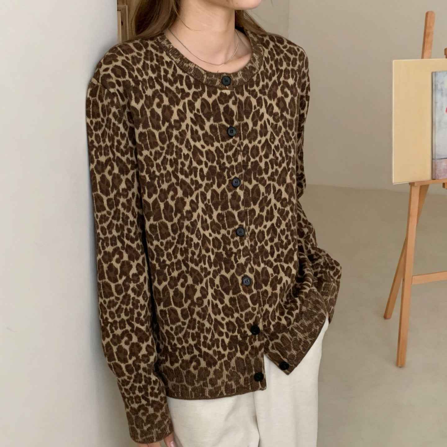 Leopard print round neck slim fit sweater top