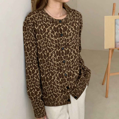 Leopard print round neck slim fit sweater top